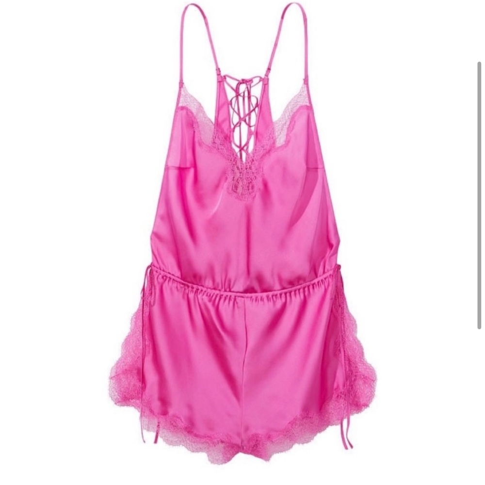 Valentine’s Day is coming ♥️ NWT Victoria Secret Intimate sleepwear size large